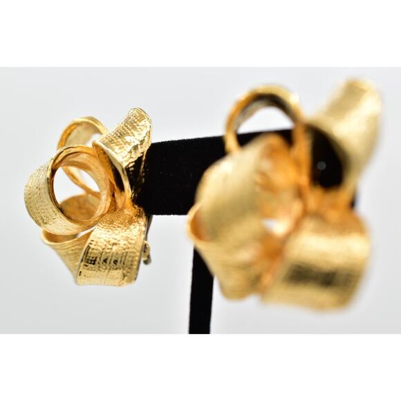 Vintage Bow Clip On Earrings Gold Tone Christmas Knot Large Chunky 1980s BinAZ - Picture 3 of 12